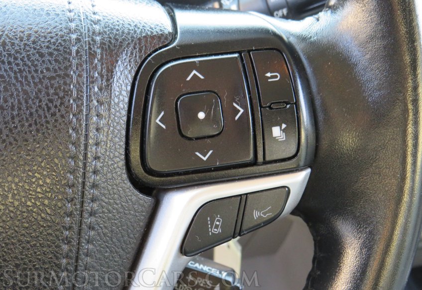 2019 Toyota Highlander - Image 24