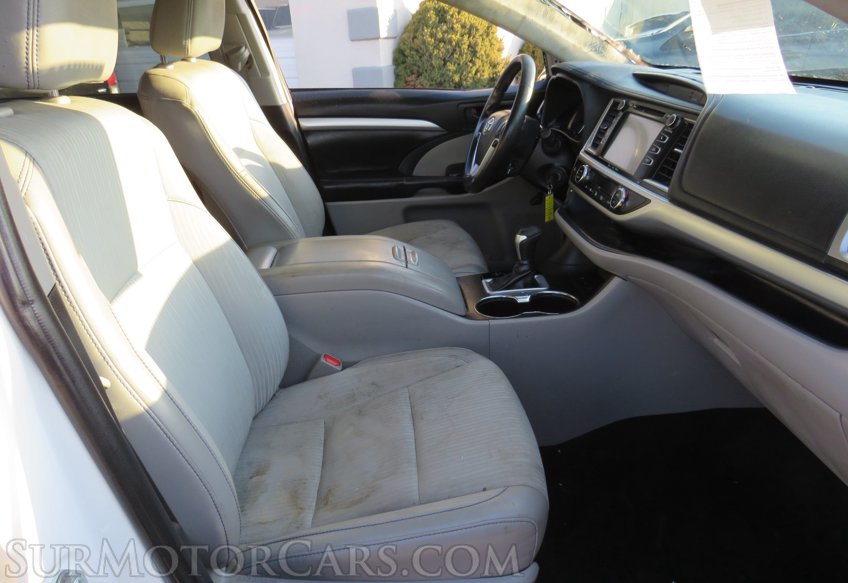 2019 Toyota Highlander - Image 18