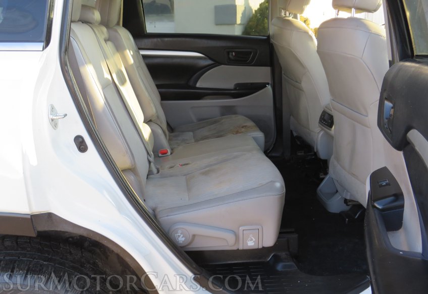 2019 Toyota Highlander - Image 19