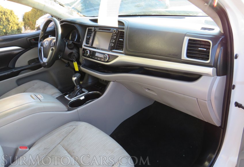 2019 Toyota Highlander - Image 14