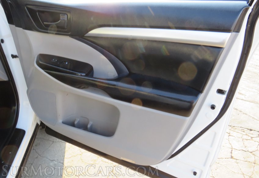 2019 Toyota Highlander - Image 36