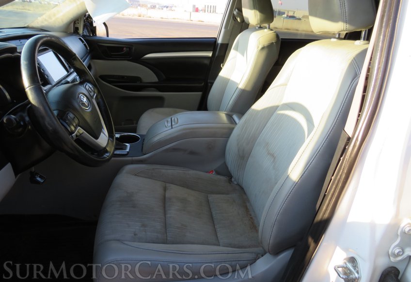 2019 Toyota Highlander - Image 16