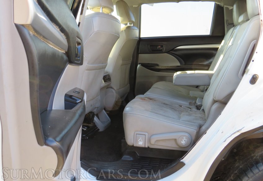 2019 Toyota Highlander - Image 17