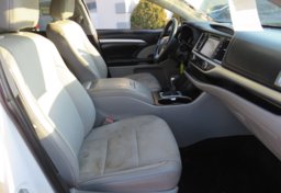 2019 Toyota Highlander - Image 18