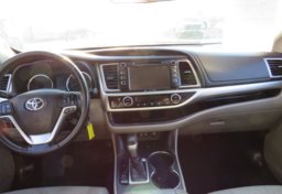 2019 Toyota Highlander - Image 21