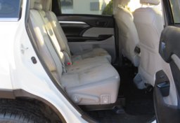 2019 Toyota Highlander - Image 19