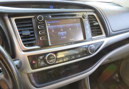 2019 Toyota Highlander - Image 28