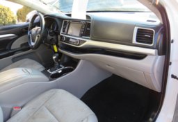 2019 Toyota Highlander - Image 14