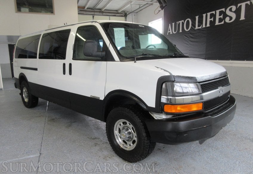 2003 Chevrolet Express Cargo Van 4X4 - Image 4