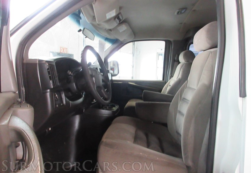 2003 Chevrolet Express Cargo Van 4X4 - Image 32