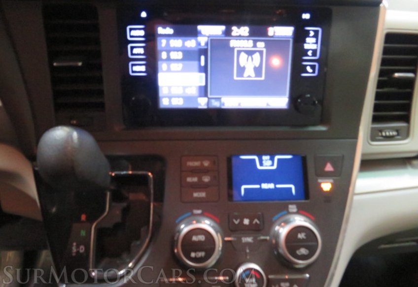 2017 Toyota Sienna - Image 34