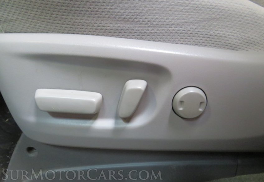 2017 Toyota Sienna - Image 40