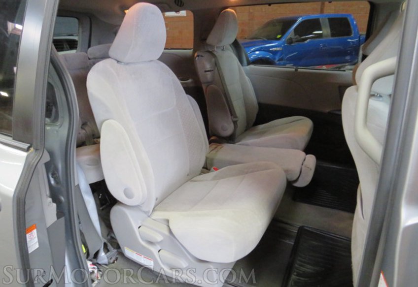 2017 Toyota Sienna - Image 24