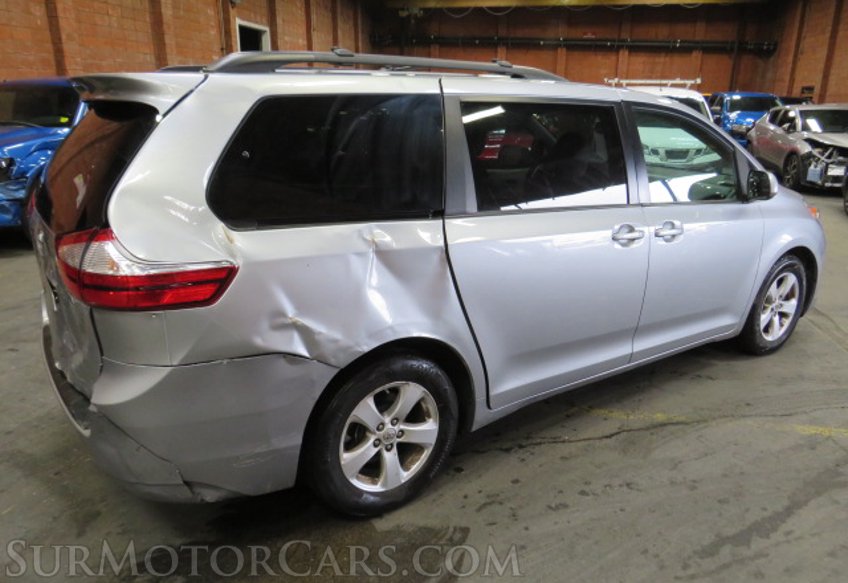 2017 Toyota Sienna - Image 8
