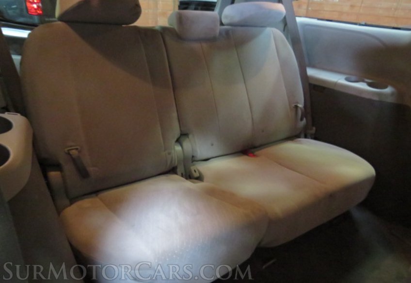 2017 Toyota Sienna - Image 26