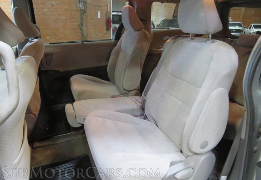 2017 Toyota Sienna - Image 22