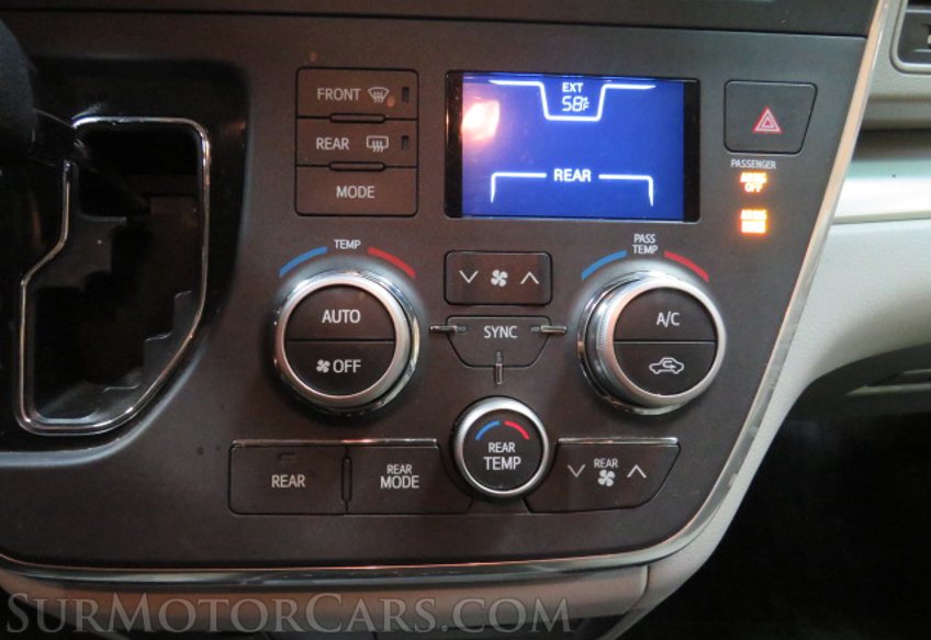 2017 Toyota Sienna - Image 33