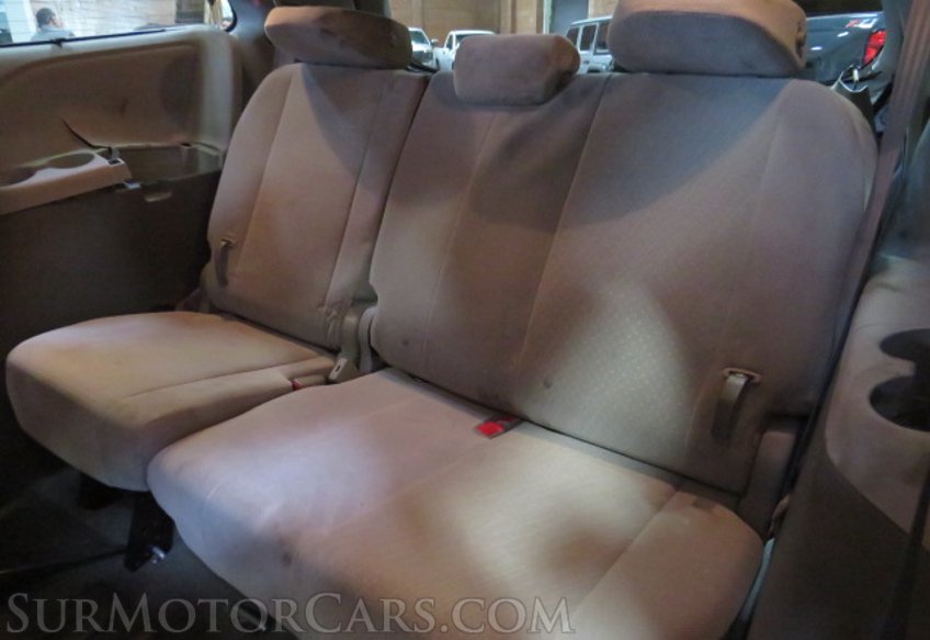 2017 Toyota Sienna - Image 25