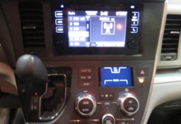 2017 Toyota Sienna - Image 34