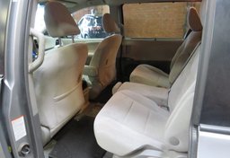 2017 Toyota Sienna - Image 27