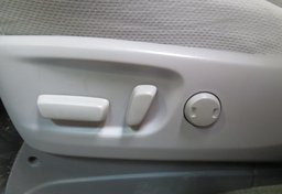 2017 Toyota Sienna - Image 40