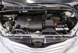 2017 Toyota Sienna - Image 46