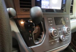 2017 Toyota Sienna - Image 42