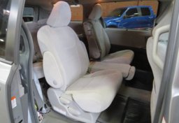 2017 Toyota Sienna - Image 24