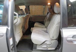 2017 Toyota Sienna - Image 21