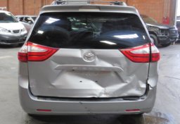 2017 Toyota Sienna - Image 11