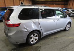 2017 Toyota Sienna - Image 8