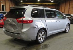 2017 Toyota Sienna - Image 10