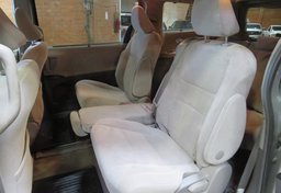 2017 Toyota Sienna - Image 22