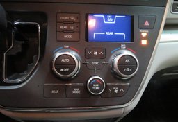 2017 Toyota Sienna - Image 33