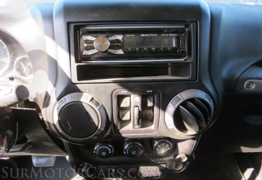 2015 Jeep Wrangler Unlimited - Image 31