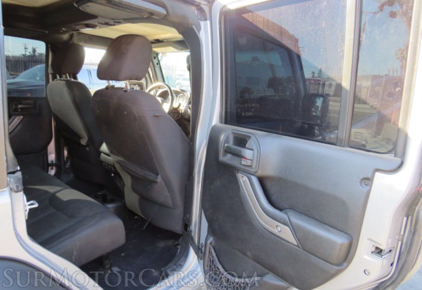 2015 Jeep Wrangler Unlimited - Image 21