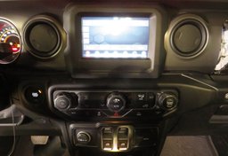 2022 Jeep Wrangler - Image 31