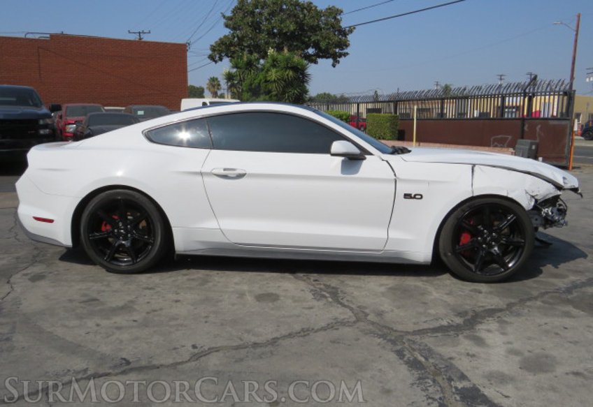 2019 Ford Mustang - Image 5