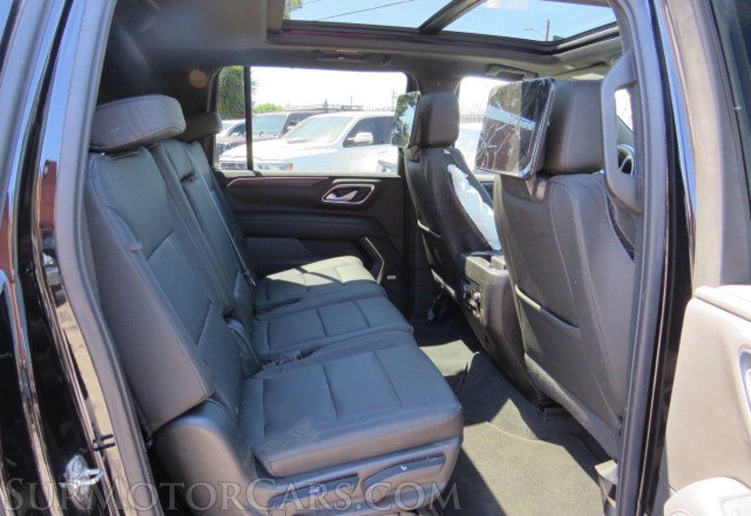 2022 Chevrolet Suburban - Image 32