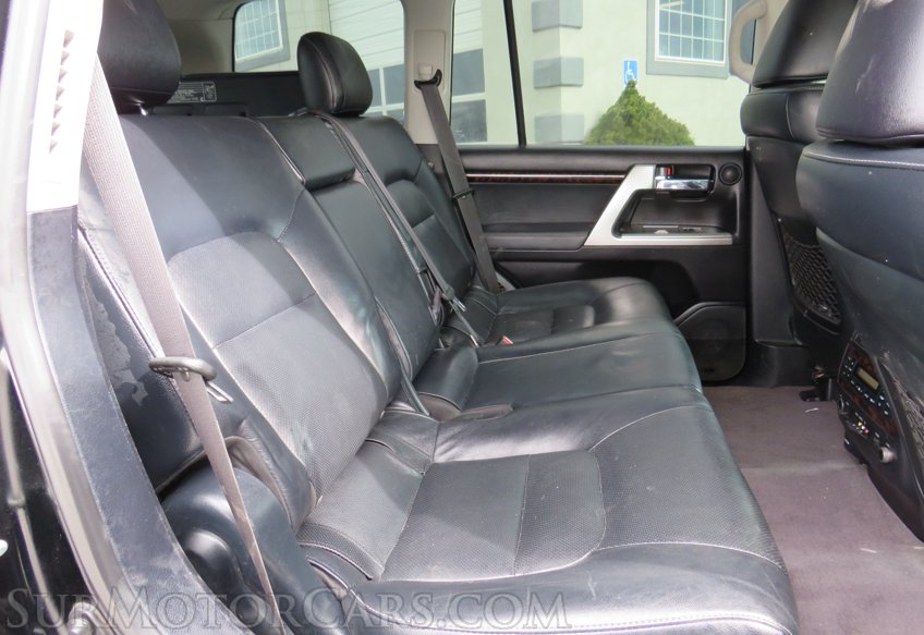 2015 Toyota Land Cruiser - Image 26