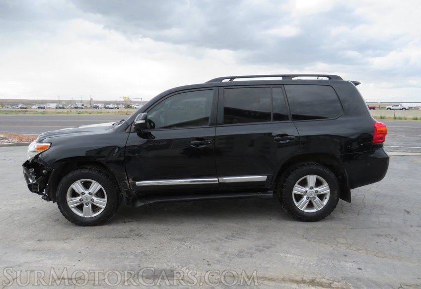 2015 Toyota Land Cruiser - Image 9