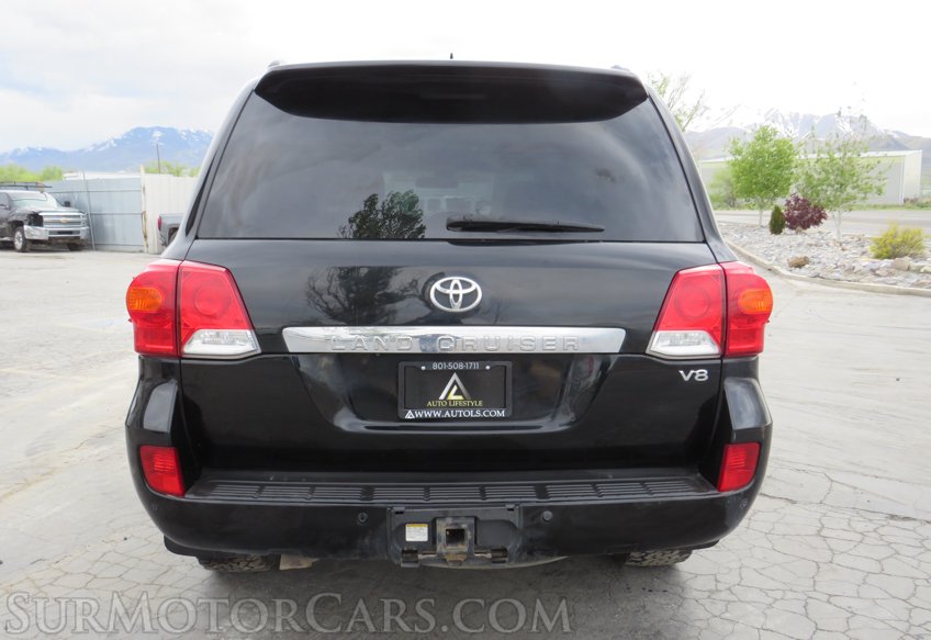 2015 Toyota Land Cruiser - Image 11