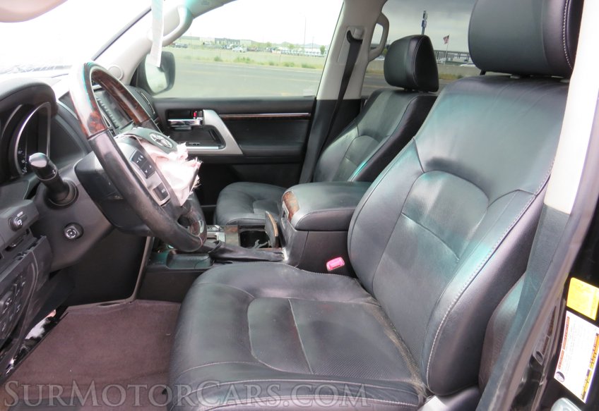 2015 Toyota Land Cruiser - Image 25