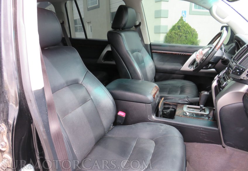2015 Toyota Land Cruiser - Image 30