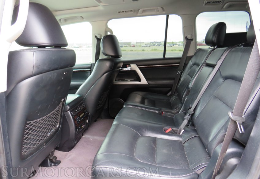 2015 Toyota Land Cruiser - Image 31