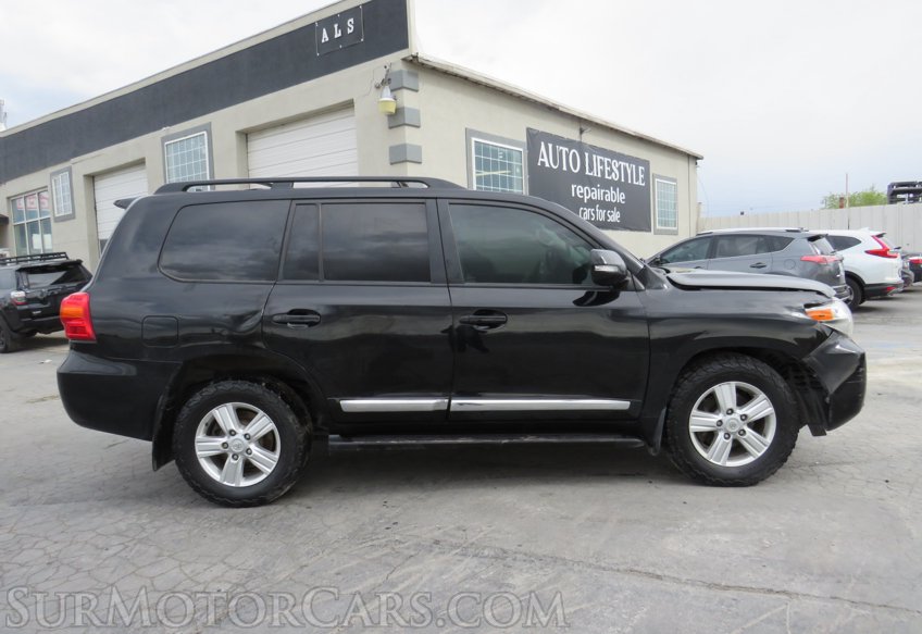 2015 Toyota Land Cruiser - Image 10