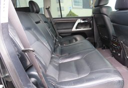 2015 Toyota Land Cruiser - Image 29