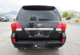 2015 Toyota Land Cruiser - Image 11