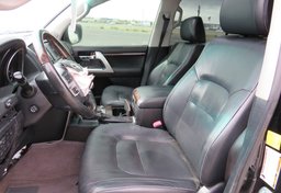 2015 Toyota Land Cruiser - Image 25