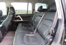 2015 Toyota Land Cruiser - Image 27